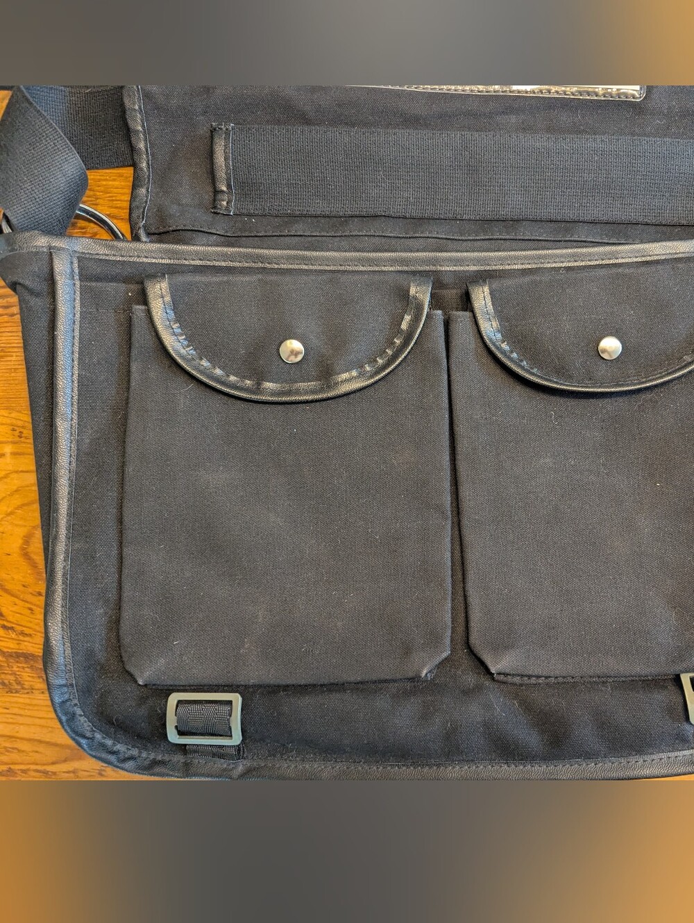 Danish Globetrot Messenger Bag - Picture 4 of 6